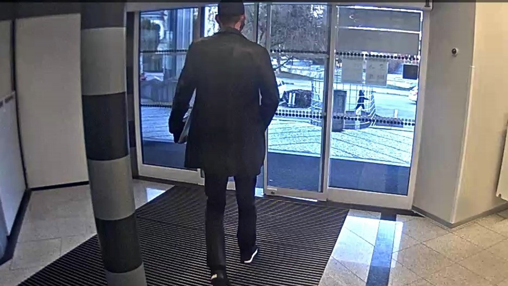 Mistr převleků si z bank odnesl milion korun - 17