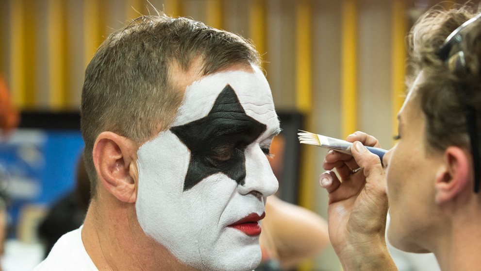 Tvoje tvář má známý hlas - Miroslav Etzler jako rocková hvězda kapely KISS! - 1