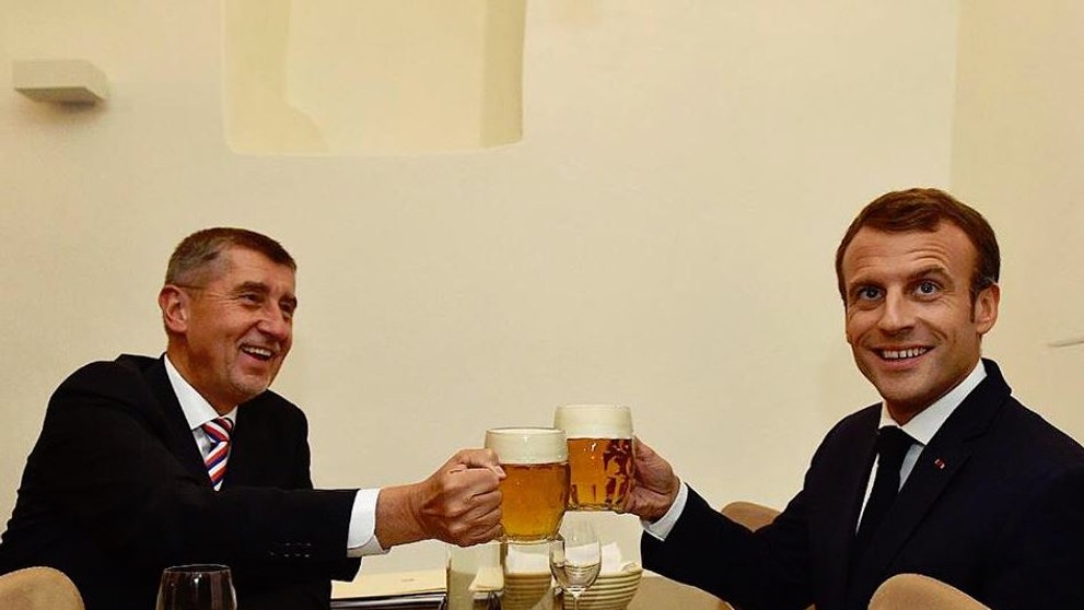 Babiš s Macronem na pivu v centru Prahy