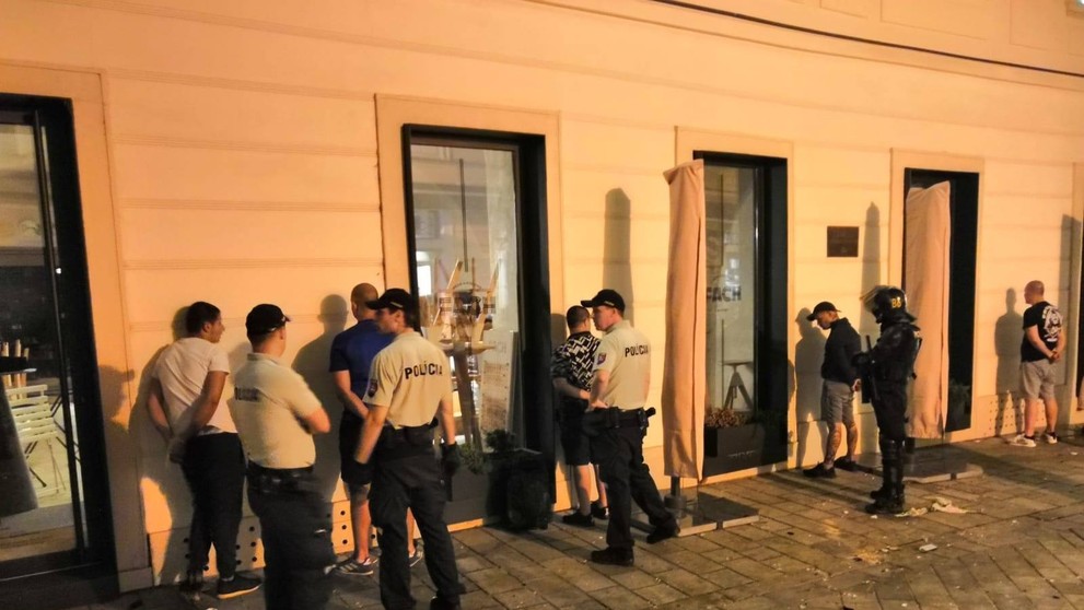 Policie zadržela desítky výtržníků