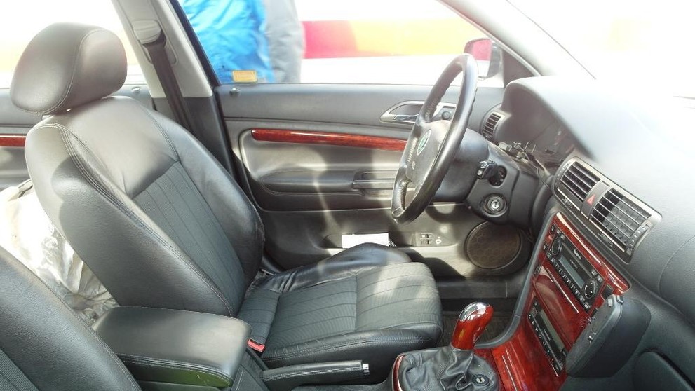 ŠKODA SUPERB 2,8 V6 30V - 5