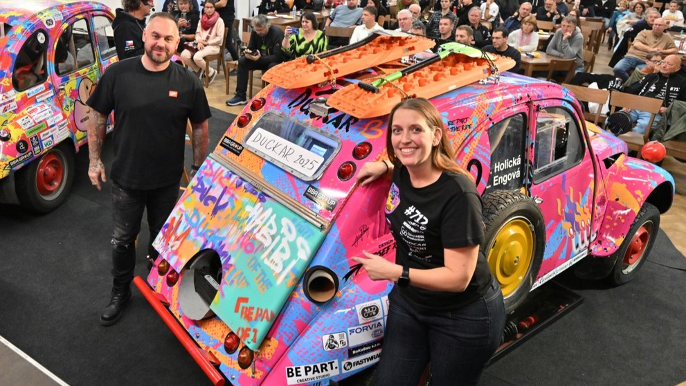 Dvoumotorová "kachna" Citroën 2CV pro rally Dakar