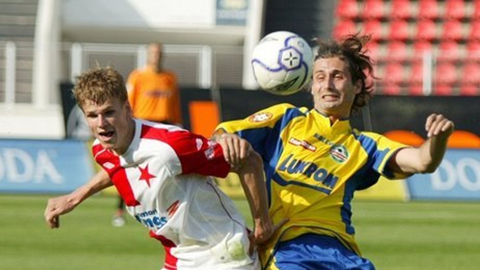 Zlínští fotbalisté (ve žlutém) budou opět nejspíš bojovat o záchranu.