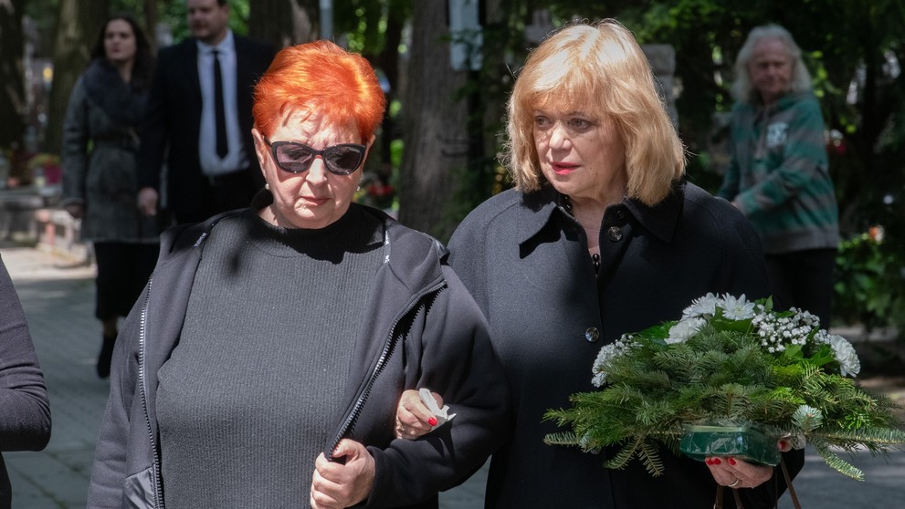 Marcela Laiferová na pohřbu Dušana Grúňa