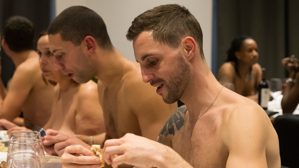 Nudistická restaurace v Paříži
