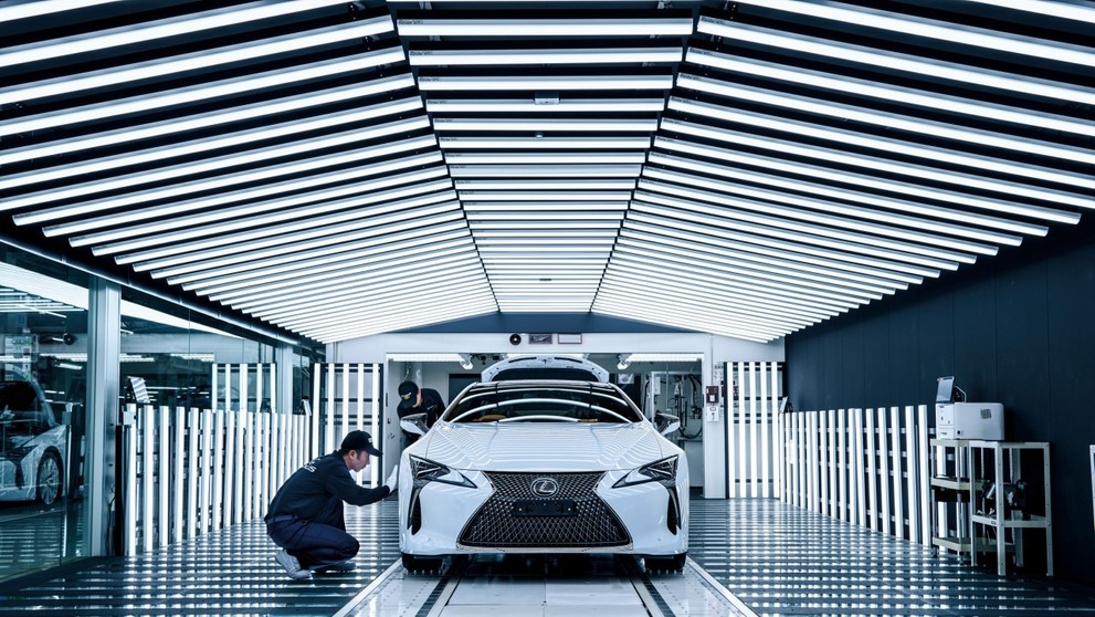 Mistři Takumi při kontrole vozů Lexus - 26