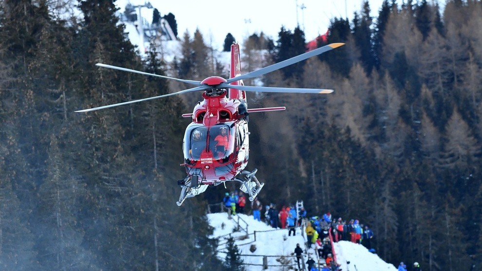 Pro sjezdaře letěla helikoptéra
