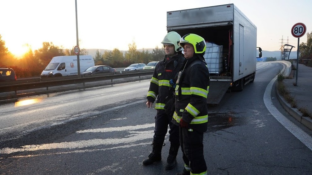 Únik koncentrátu pro dobytek na Strakonické ulici - 3