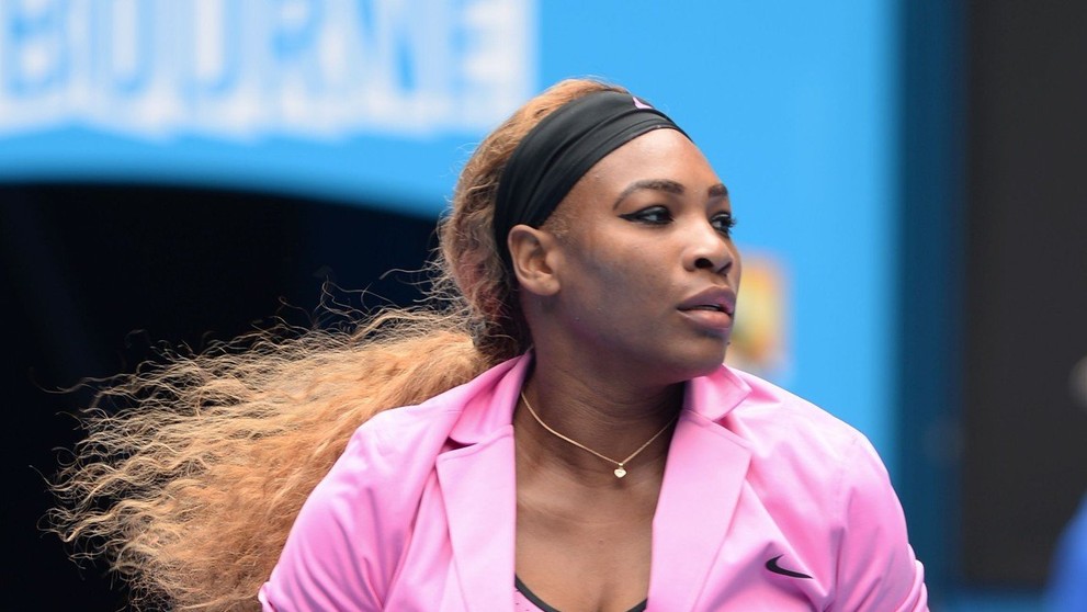 Na Australian Open zvolila Serena při rozcvičování elegantní růžový oblek