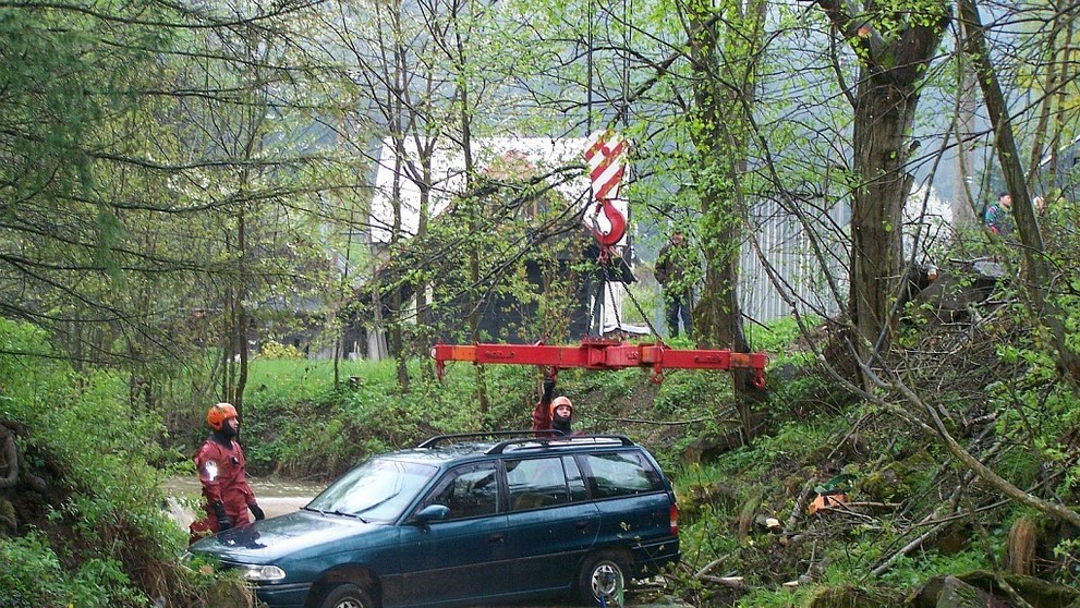 Vyprošťování auta na Vsetínsku - 5