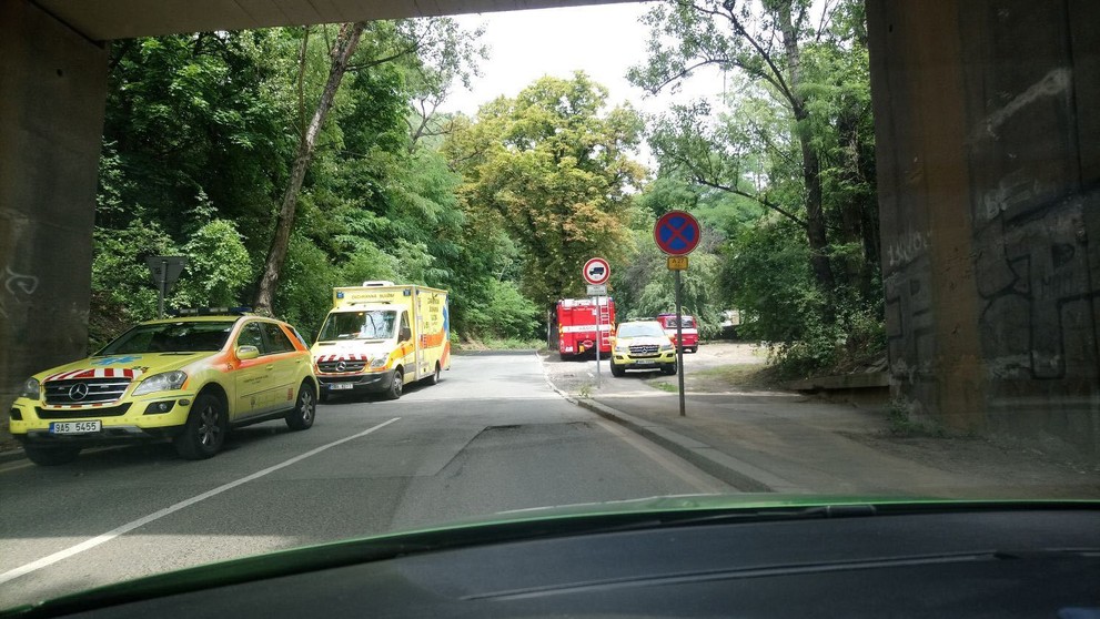 Sražená osoba na kolejích u Bulovky - 3