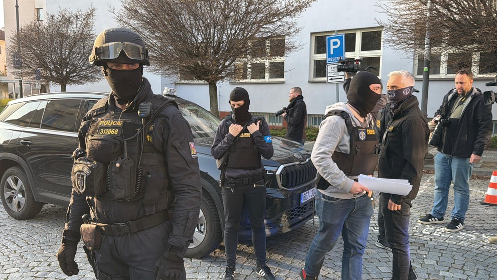 Zadržení pachatelé žhářského útoku v Pardubicích