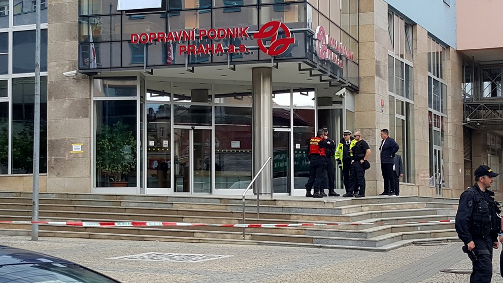 Podezřelý balíček v sídle Dopravních podniků hl. města Prahy - 1