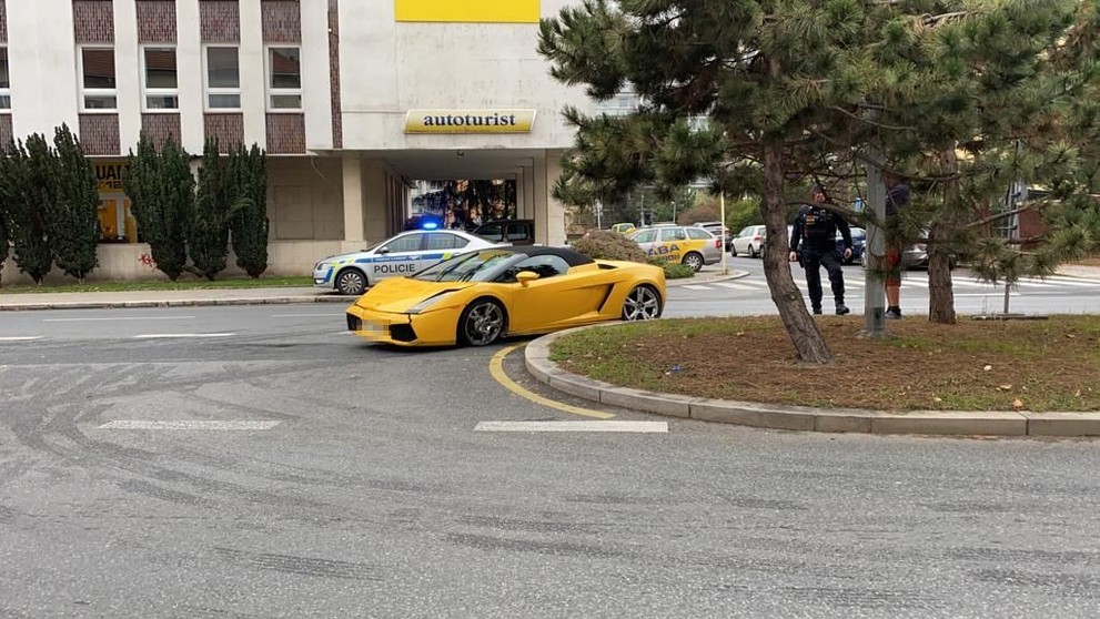 Nehoda opilého řidiče Lamborghini v Praze - 3