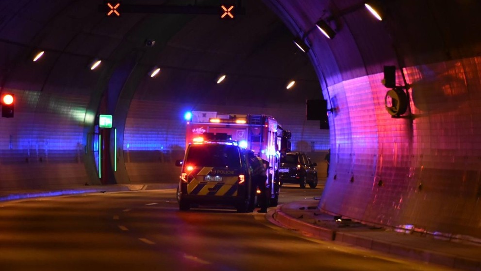 Hromadná dopravní nehoda v Bubenečském tunelu (2)
