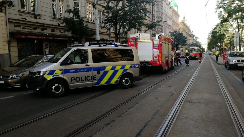 V Praze se srazila tramvaj s popelářským vozem - 4