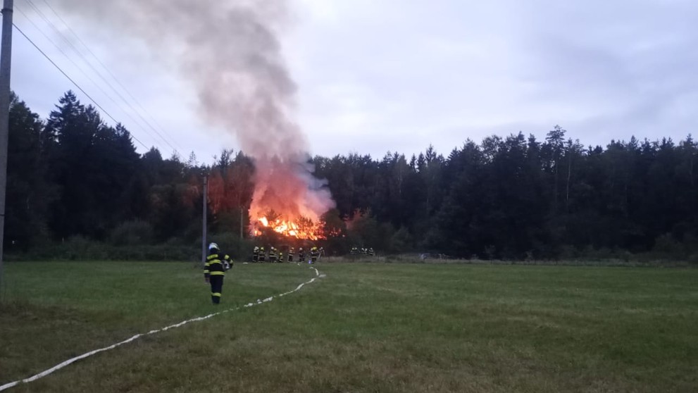 Dům hořel v plném rozsahu