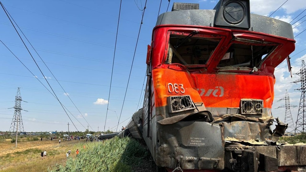 V ruské Volgogradské oblasti vykolejil vlak (4)