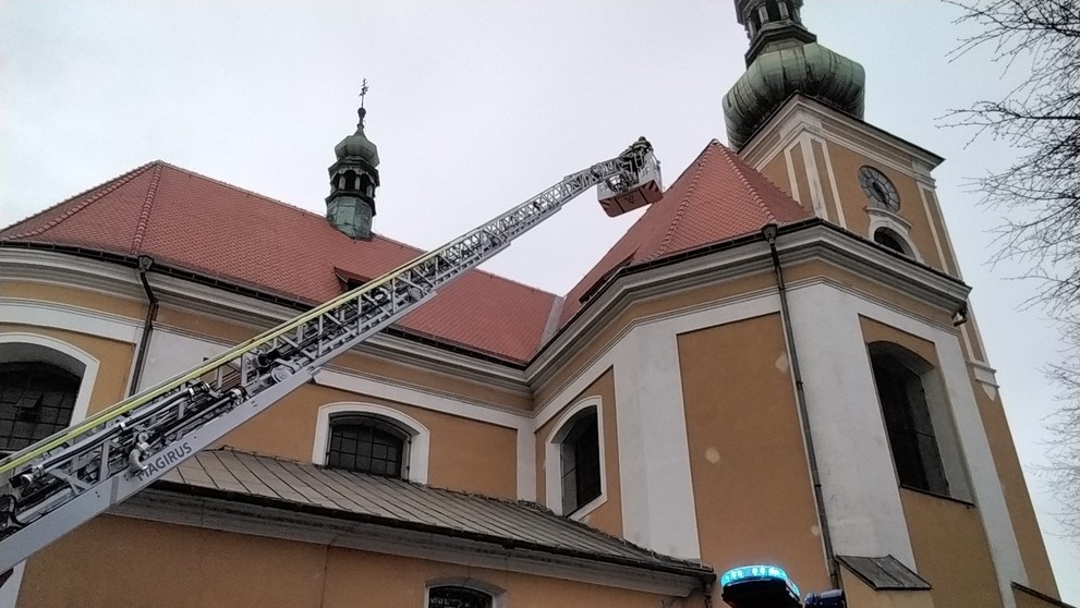 Hasiči zasahují kvůli silnému větru