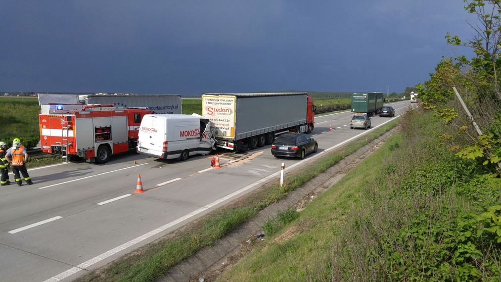 Tragická nehoda dodávky s nákladním autem na D5