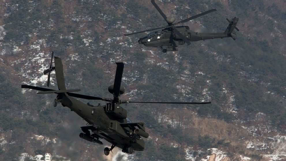 Vrtulník AH-64 Apache - 2