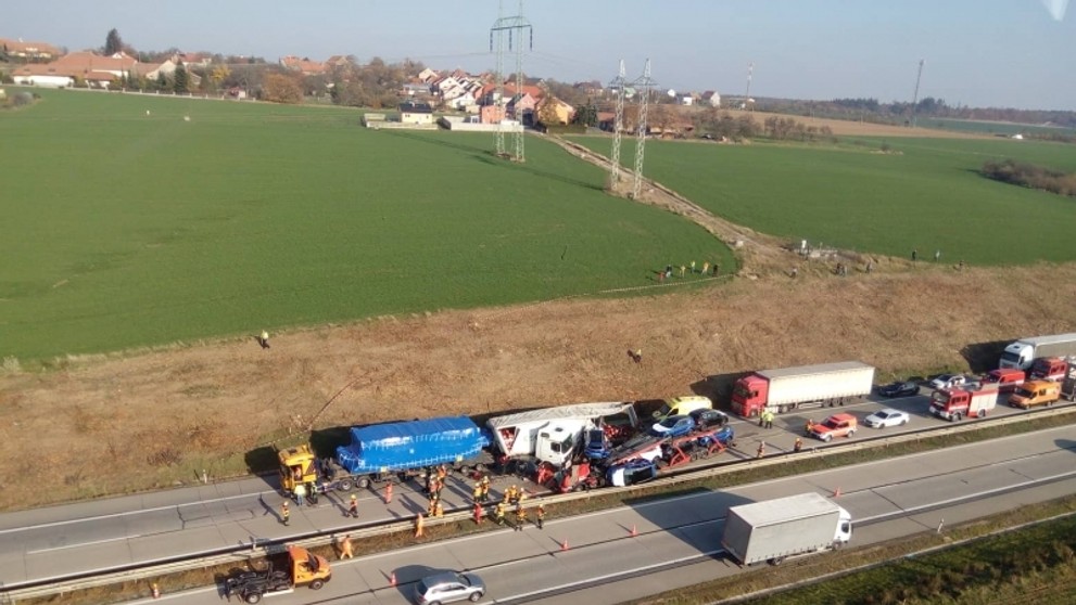 Na D1 uzavřela silnici hromadná smrtelná nehoda - 3
