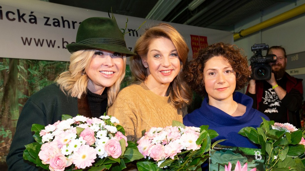 Kateřina Kaira Hrachovcová, Sabina Laurinová a Martha Issová