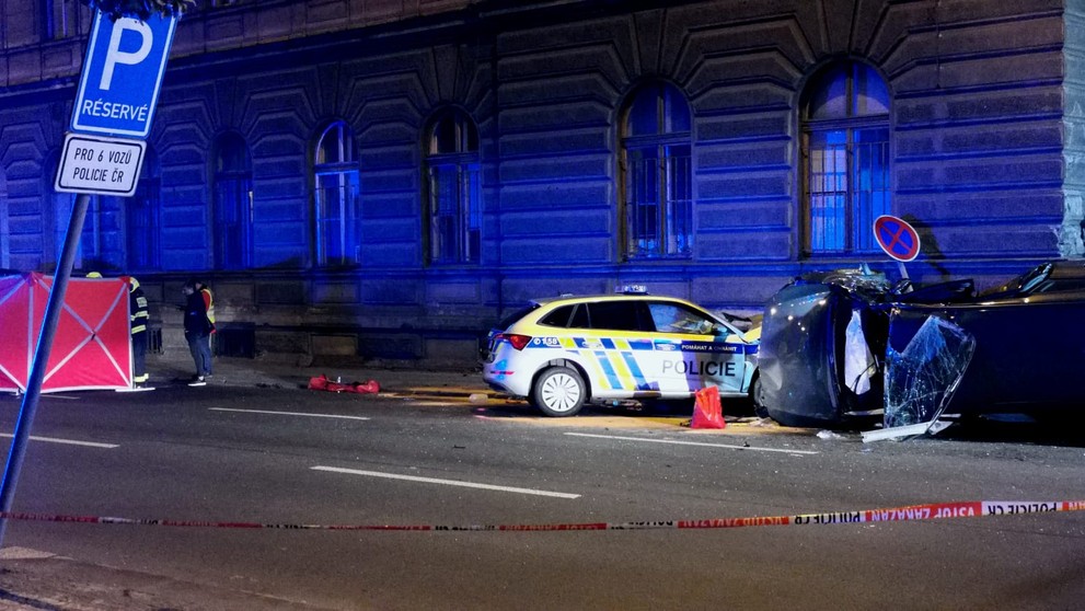 Srážka policejního a osobního auta (3)