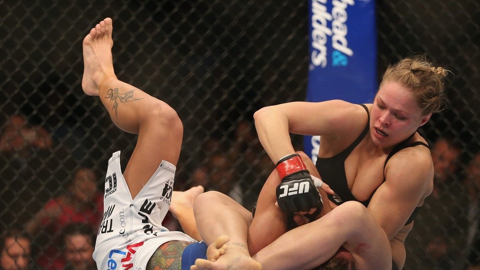 Liz Carmouche v souboji s Rondou Rousey