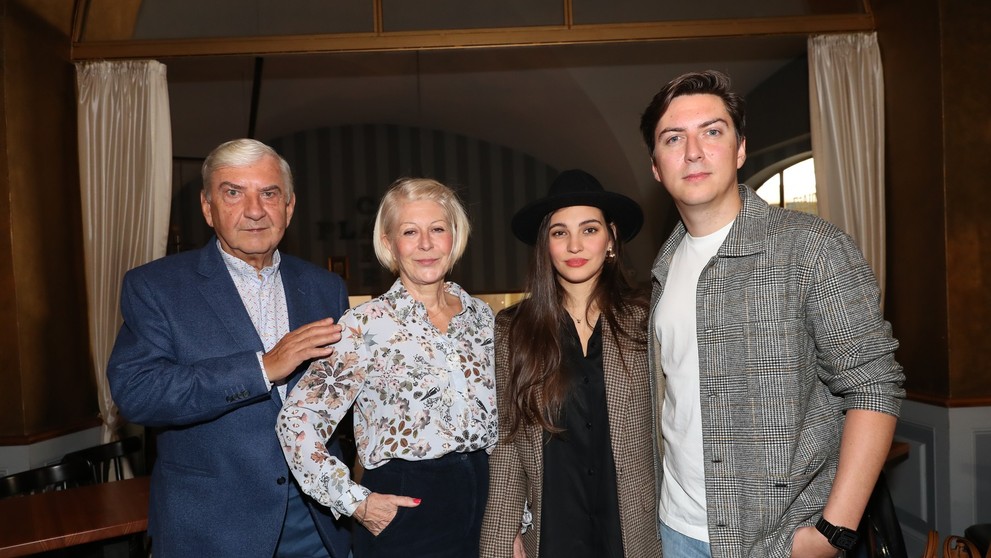 Zleva Miroslav Donutil, Zuzana Donutilová, Sára Donutilová a Martin Donutil, 25. 10. 2024