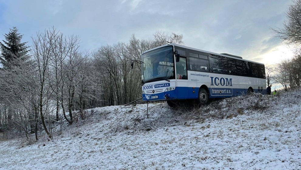 Nehoda linkového autobusu v Čenkovicích na Orlickoústecku - 3