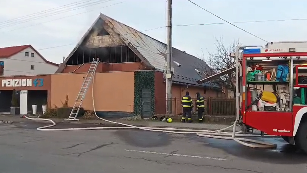 Požár penzionu v Sobrancích (1)