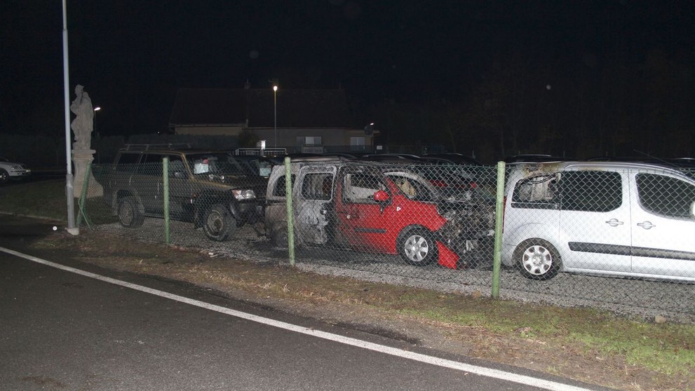 Požár autobazaru v Humpolci - 3