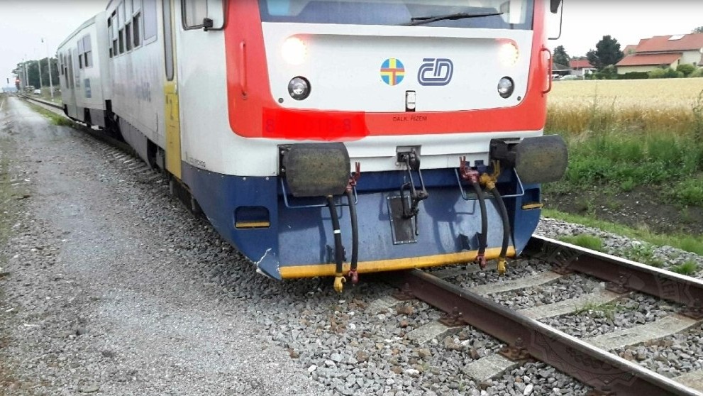 Vykolejený vlak u Medlešic na Chrudimsku
