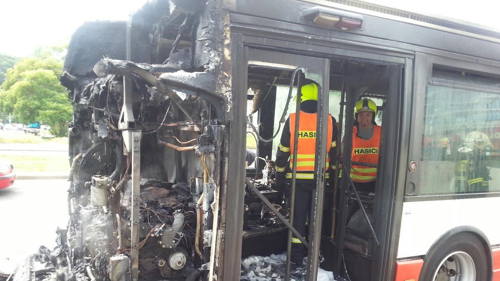 Požár autobusu na Evropské - 4