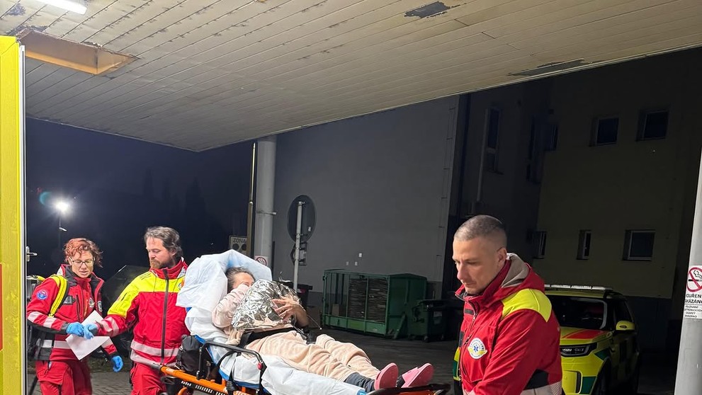 Záchranáři pomohli na svět dvěma holčičkám