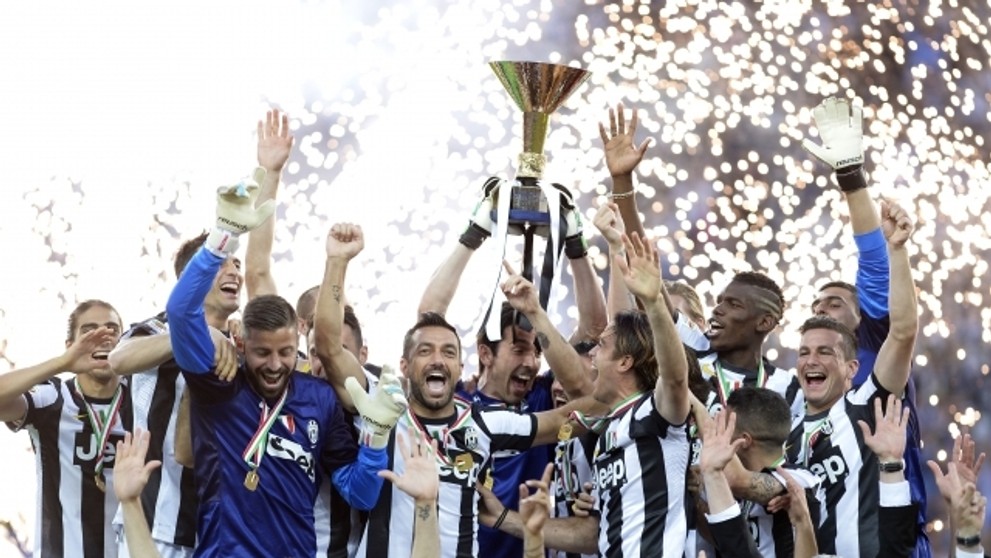 Buffon s rodinou slaví titul Juventusu - 7