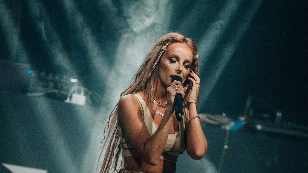 Zpěvačka Sima