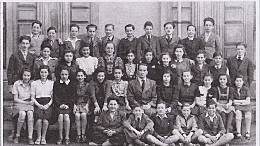 Školní fotografie 1940-1941. Karel Ellinger čtvrtý zleva v poslední řadě