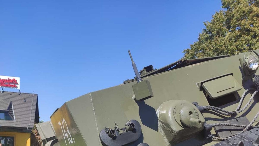 Na Kutnohorsku spadl na silnici tank - 2
