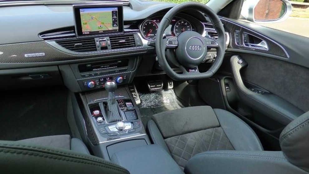 Audi RS6 Avant, které patřilo princi Harrymu. - 27
