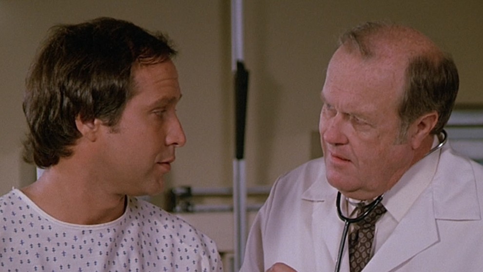 M. Emmet Walsh a Chevy Chase ve filmu Fletch, 1985
