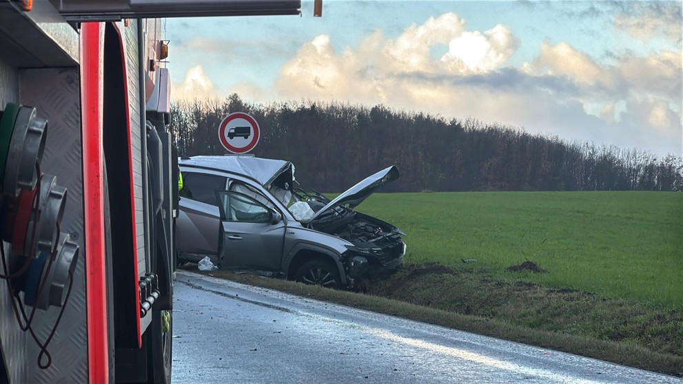 Tragická nehoda autobusu a osobního auta v Bořanovicích