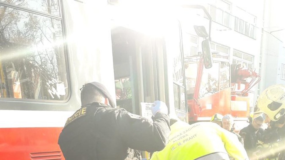 Mladík skončil po srážce s tramvají v umělém spánku - 3