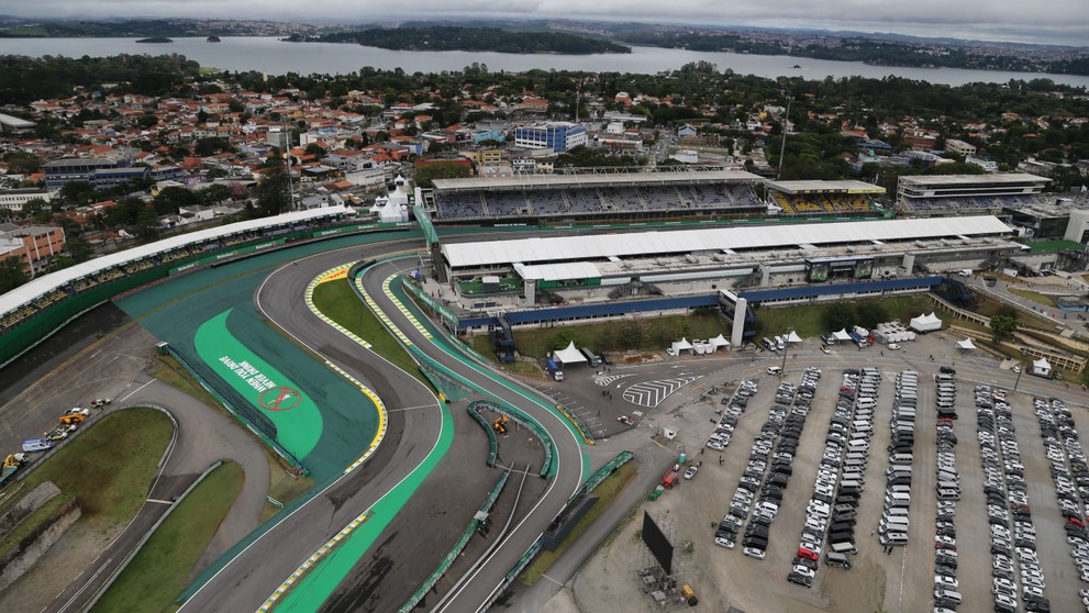 Úvodní dvě zatáčky v Sao Paulu nabízí ideální možnost k předjíždění