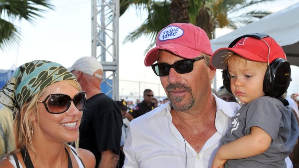 Kevin Costner s manželkou Christine a synem Caydenem
