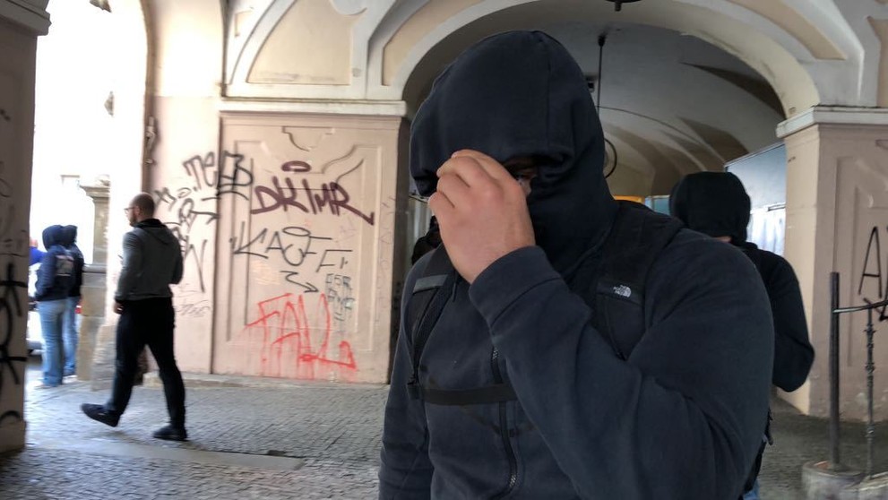 Zadržení cizinci, kteří napadli v centru Prahy číšníka - 2
