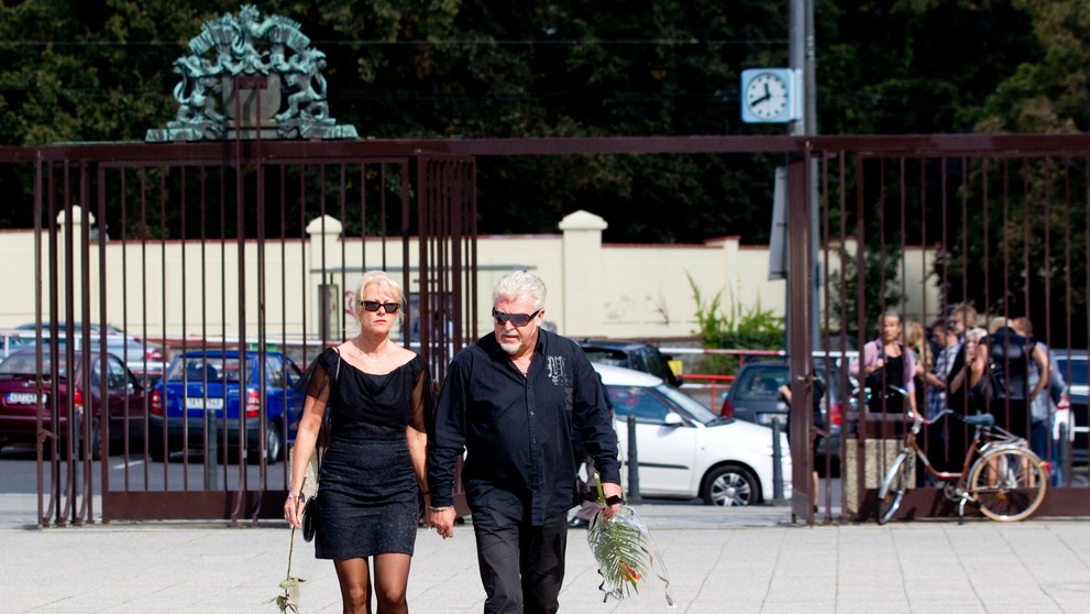 Ve Krematoriu Strašnice v Praze se 15. září 2011 konalo poslední rozloučení s textařem a básníkem Pavlem Vrbou - 10