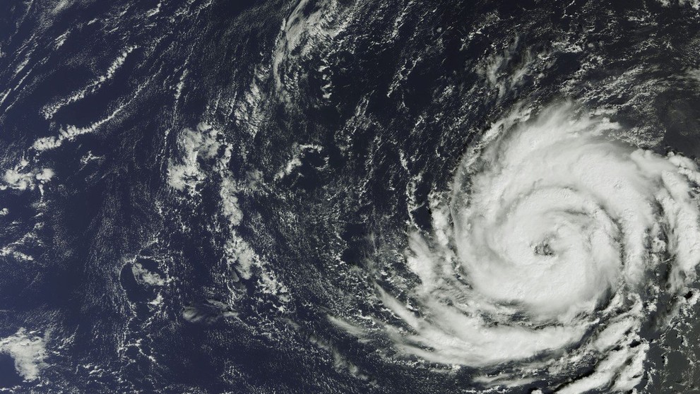 Satelitní snímek hurikánu Ophelia