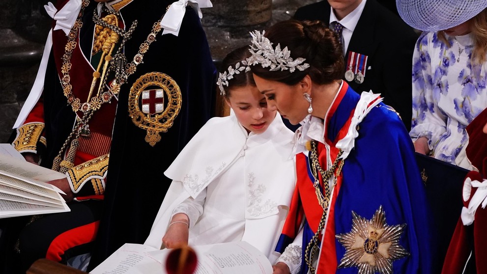 Kate a Charlotte na korunovaci krále Karla III.